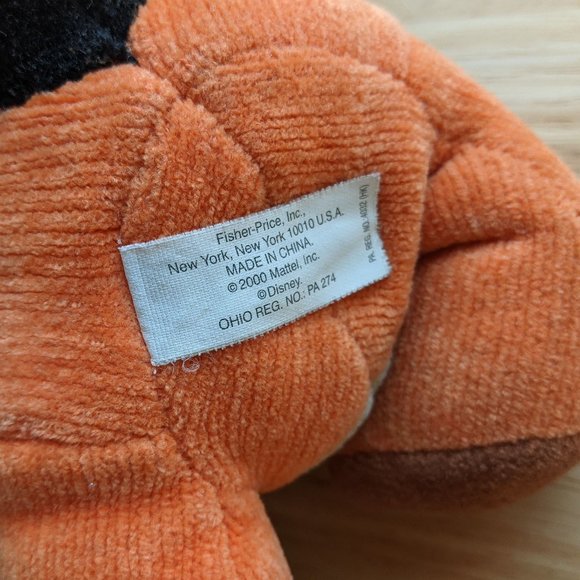 Fisher Price Love To Hug Talking Tigger from Winnie the Pooh & Friends - Picture 9 of 12